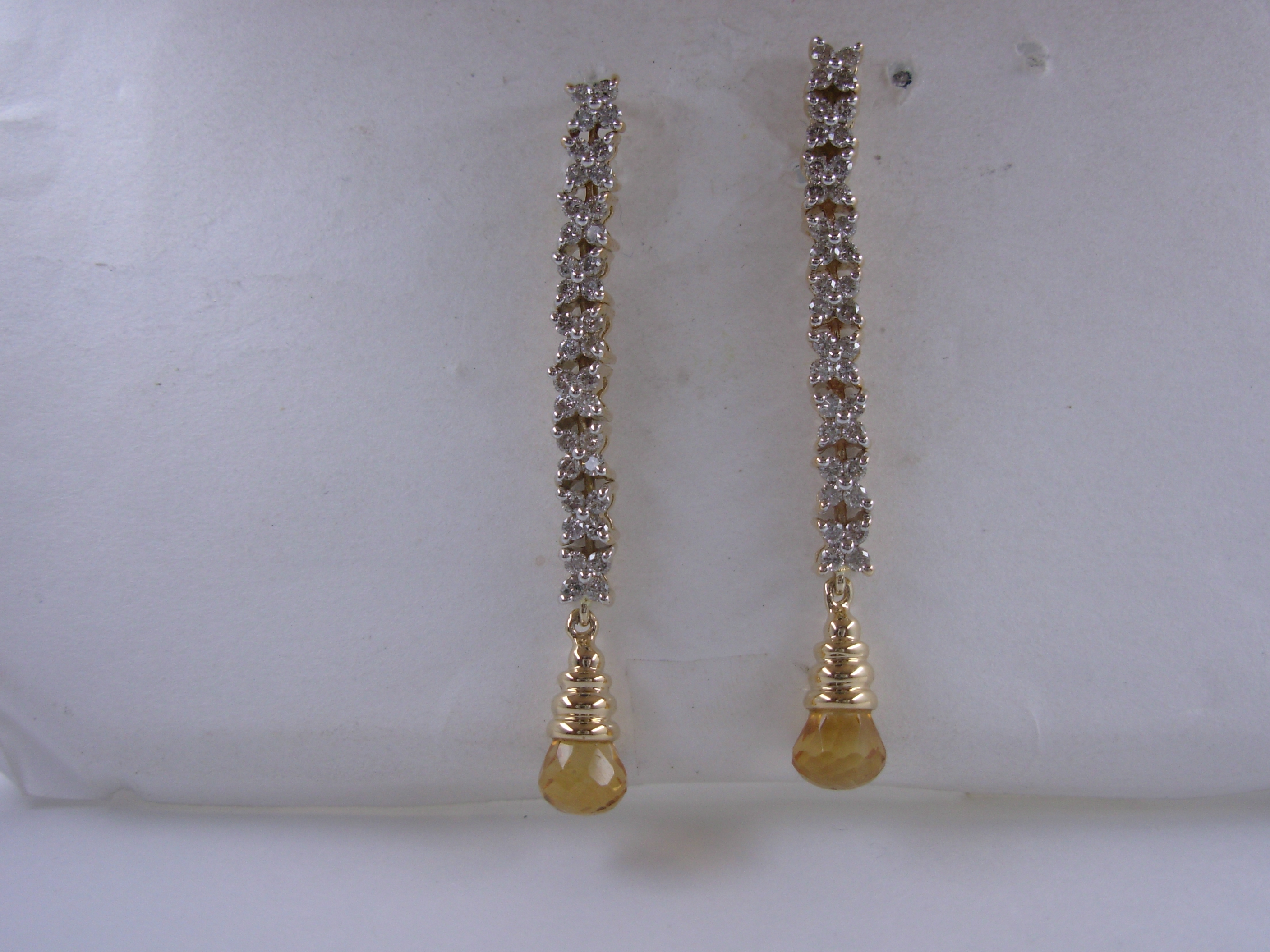 Beautiful 18 Kt Gold  Natural Diamond Earing
